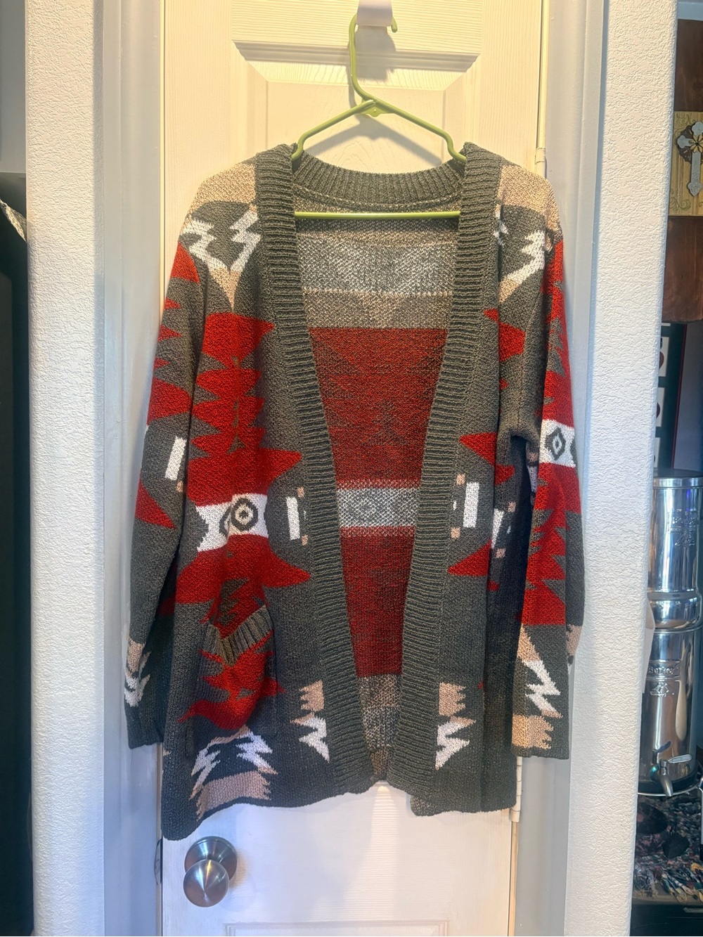 Source Unknown Gray & Red Aztec Open-Front Knit Cardigan